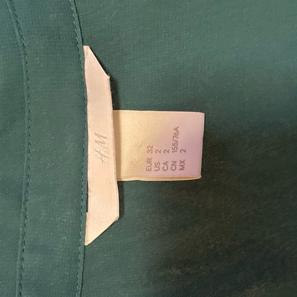 H and M Sleeveless Blouse - Picture 3 of 7